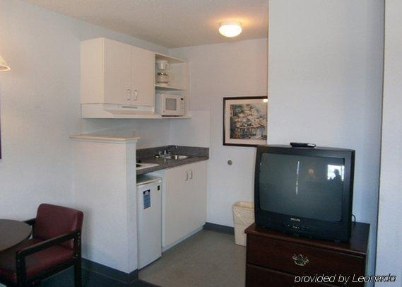 Hometowne By Red Roof Gainesville, Ga Motel 2*